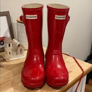 Red Hunter Rain boots. Orginal gloss short. size 6